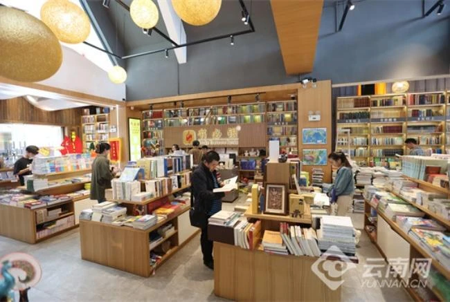 云南昆明：城市书房让“诗和远方”触手可及